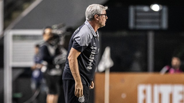 Odair Hellmann em Santos x Newell's Old Boys