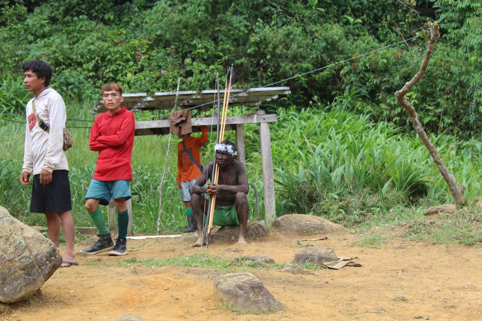 Indígenas denunciam a falta de alimentos e atendimento médicos na região. — Foto: Lucas Wilame/Rede Amazônica