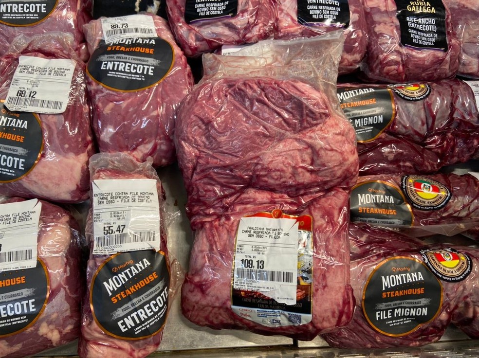 Peças de carne em supermercado, em imagem de arquivo — Foto: Patrícia Figueiredo/g1