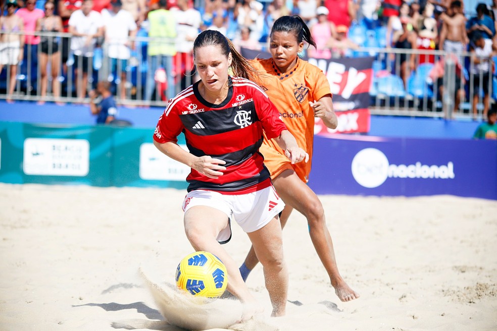 Jasna, capit&atilde; do Flamengo, abriu o placar &mdash; Foto: Nilton Brito/ NB Photopress