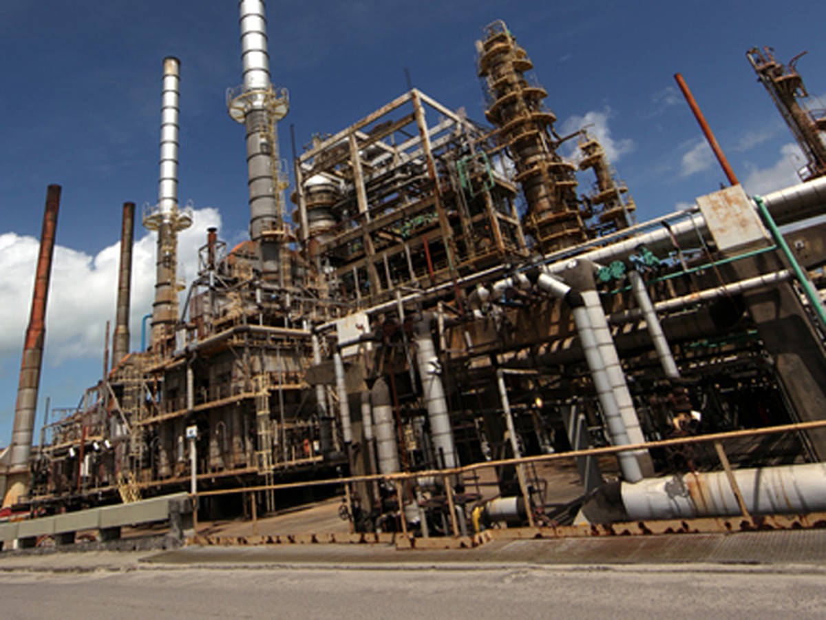 Servidores de subsidiária da Petrobras entram em greve por tempo indeterminado na Bahia