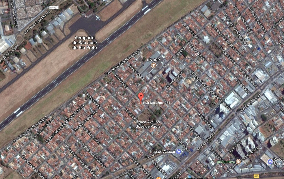 Casa onde aviÃ£o caiu fica a creca de 300 metros do aeroporto de Rio Preto (Foto: ReproduÃ§Ã£o/Google Street View)