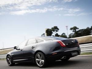 Jaguar XJ tem câmbio automático de oito velocidades  (Foto: Caio Kenji/G1)