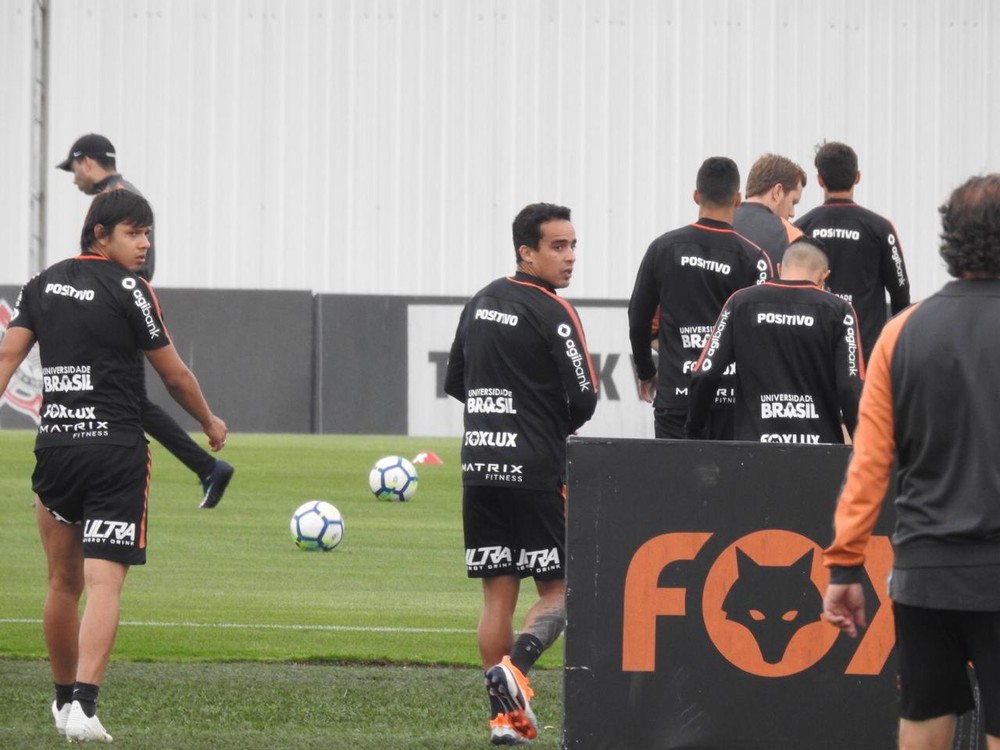 Jair Ventura repete escalação no Corinthians em trabalho com foco defensivo