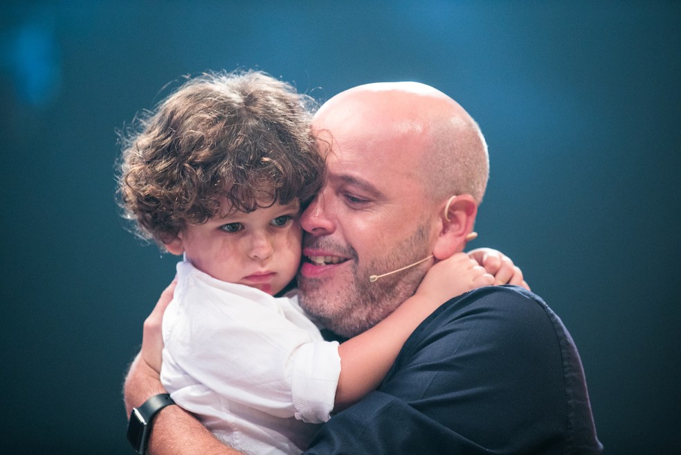 Alex Escobar chora com participação do filho caçula no 'Tamanho Família' Tamanho Família Gshow