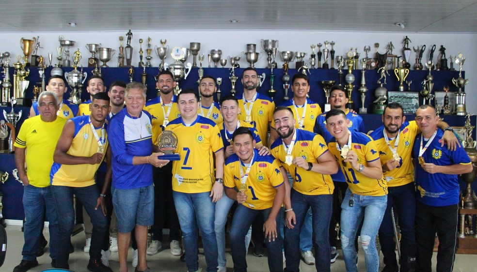 Na manhã deste sábado foi a entrega do troféu — Foto: Divulgação/Nacional