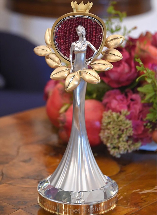 Revealed in Venice today, the chopard designed award for the GCFAItalia! The statuette features the highly symbolic pomegranate and is crafted from responsibly-sourced gold certified Fairmined, extracted by artisanal and small-scale miners as part of #thejourneytosustainableluxury!  (Foto: @ecoage)