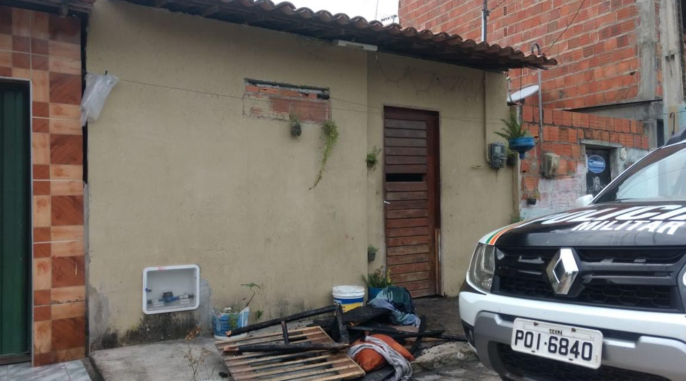 Três crianças morreram após incêndio atingir o quarto de uma residência em Itaitinga. (Foto: Valdir Almeida/G1 Ceará)