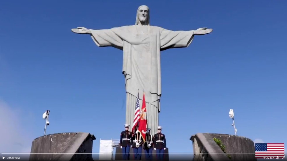Trecho do vídeo postado pelo embaixador Todd Chapmann mostra fuzileiros navais dos Estados Unidos no Cristo Redentor, no Rio de Janeiro — Foto: Reprodução