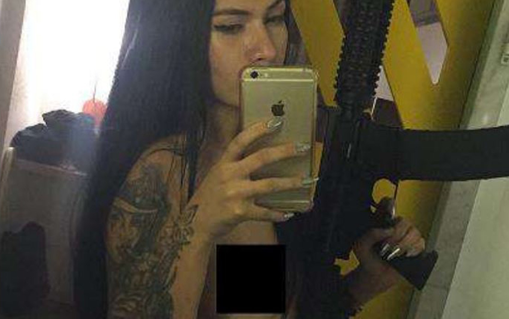 Defesa Pede Liberdade A Modelo De 19 Anos Que Ostentava Fotos Sensuais Com Fuzil Em Sp Jornal A Fonte De Jacutinga