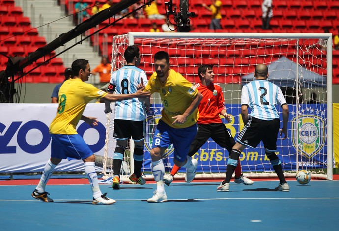 gol Futsal Brasil e Argentina, Mané Garrincha (Foto: Fabricio Marques)