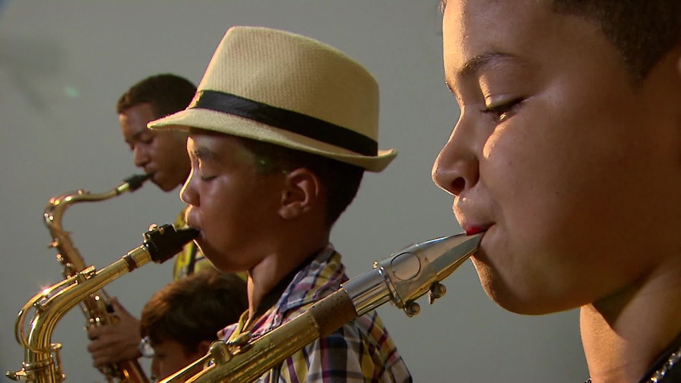 Projeto da Escolinha de Música do Galo da Madrugada surgiu com a ideia de profissionalizar crianças e jovens de baixa renda no Recife — Foto: Reprodução/TV Globo