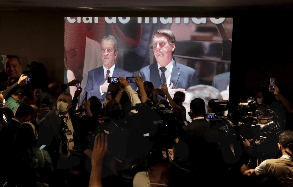 Filiação do presidente da República Jair Bolsonaro ao partido PL.Imprensa foi impedida de entrar para o evento. Foto do telão. — Foto: CRISTIANO MARIZ/Agência O Globo