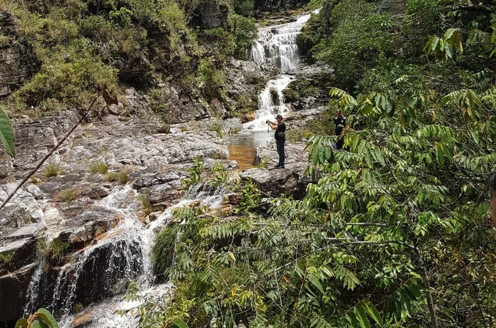 Buscas por grupo que sumiu durante tromba d'água seguem em São João Batista do Glória (MG) 