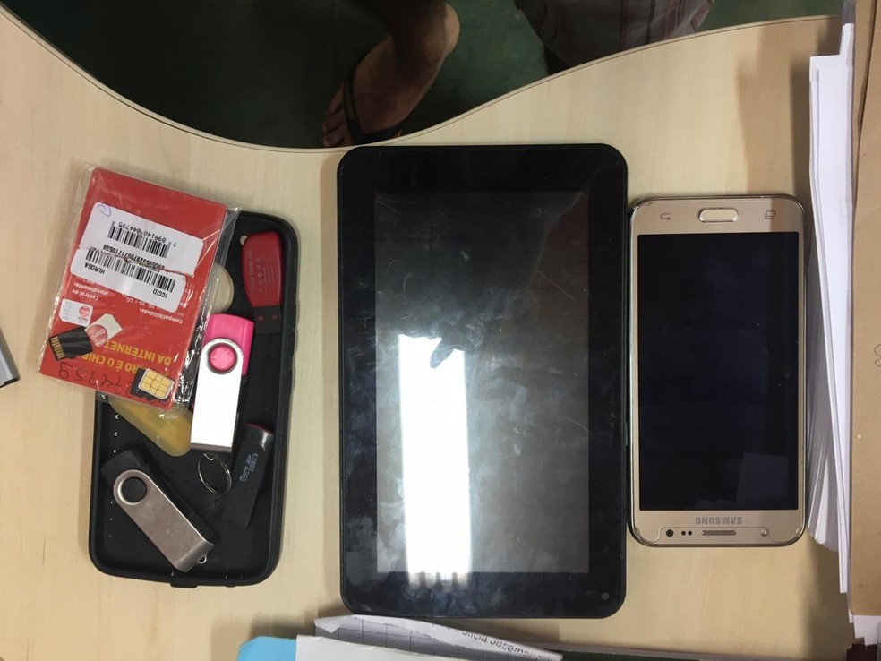 Polícia apreendeu objetos na operação — Foto: Polícia Civil/Divulgação