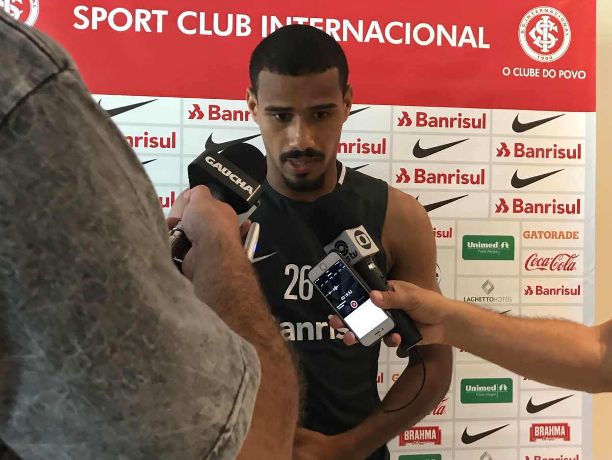 Titular, Gabriel Dias alerta Inter contra velocidade do Vitória e calor ...