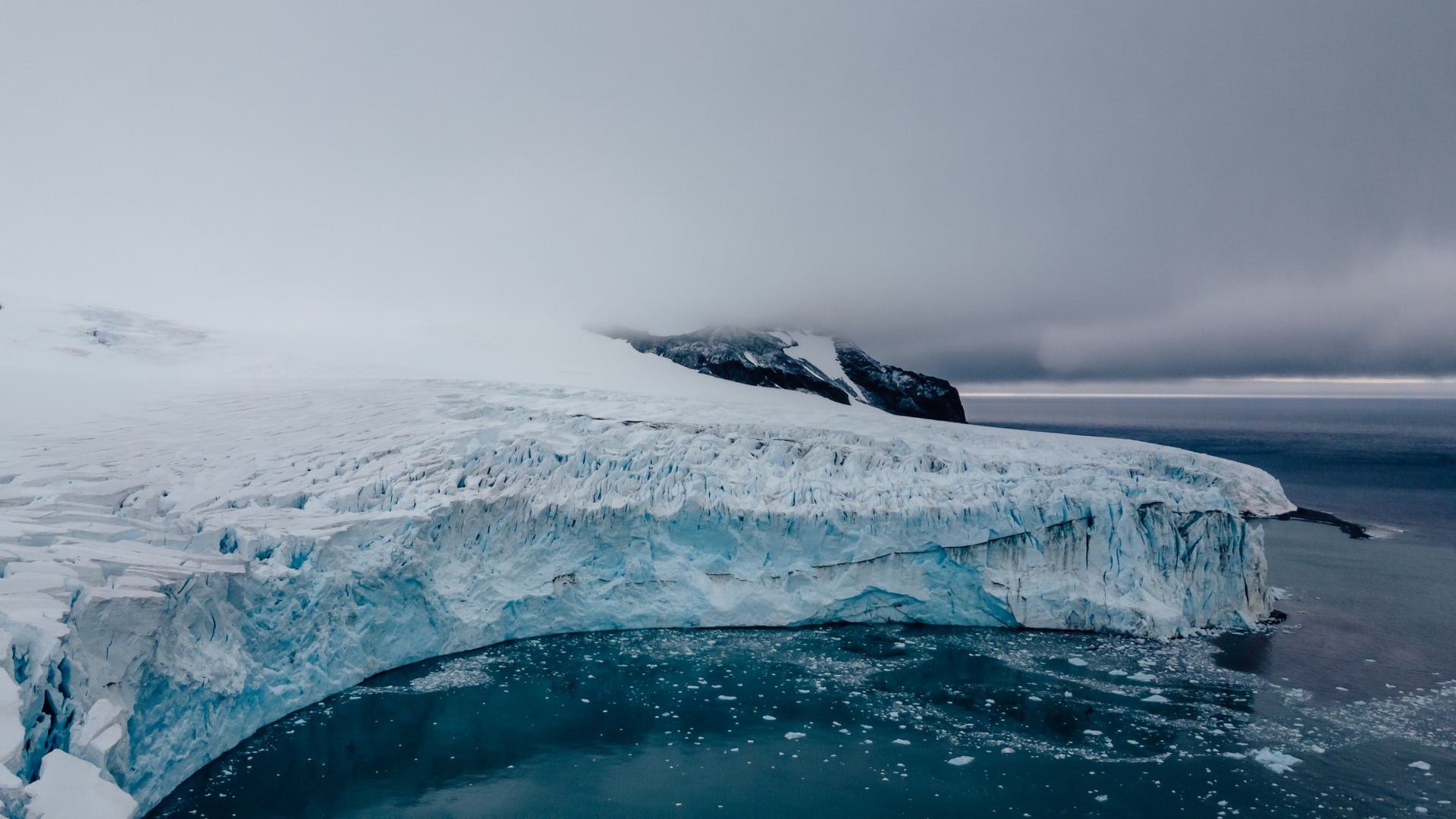 Geleiras antárticas perdem gelo no ritmo mais rápido em 5.500 anos, diz estudo (Foto: Tanya Grypachevskaya/ Unsplash)