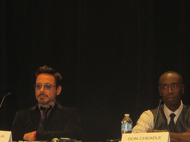 Robert Downey Jr. e Don Cheadle, atores de 'Homem de ferro 3', no painel sobre o filme na Comic-Con 2012, neste sábado (14) (Foto: Gustavo Miller/G1)