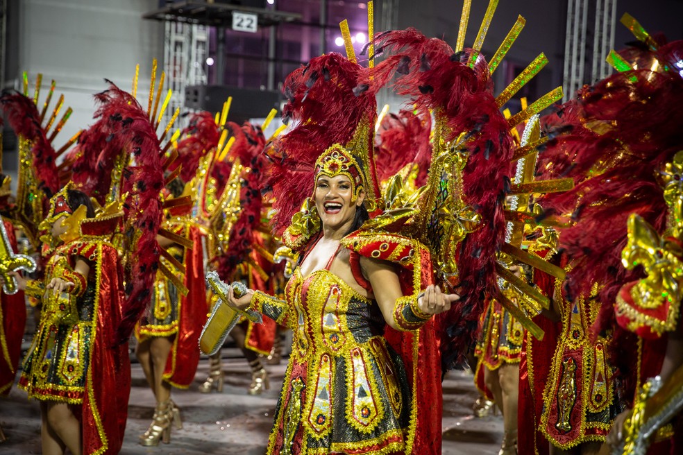 Ala das guerreiras amazonas e dos guerreiros procriadores da Acadêmicos do Tatuapé no carnaval 2019 — Foto: Fabio Tito/G1