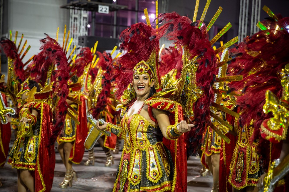 Ala das guerreiras amazonas e dos guerreiros procriadores da Acadêmicos do Tatuapé no carnaval 2019 — Foto: Fabio Tito/G1