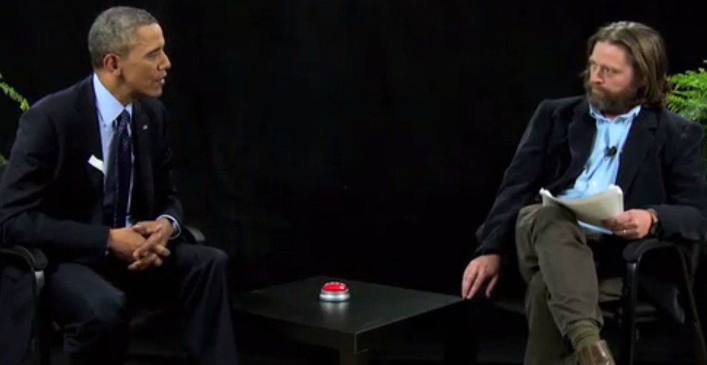 Barack Obama é entrevistado por Zach Galifianakis. (Foto: Reprodução)