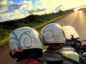 Os romenos Andreea Maruseac e Alexandru Maruseac em viagem de moto pelo sul do Brasil (Foto: Arquivo pessoal)