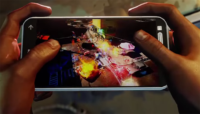 Overdrive virou jogo de celular no aparelho do protagonista (Foto: Reprodução/Youtube)