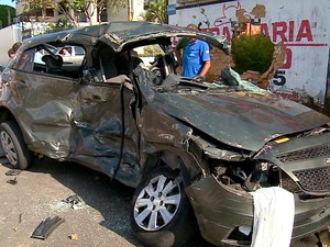 Mulher morre após colisão na Zona Leste de Teresina (Foto: Gilcilene Araújo/G1)