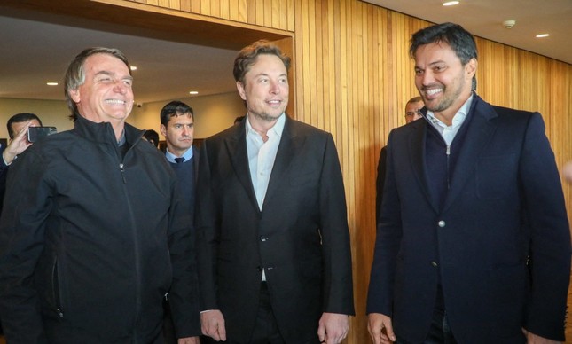 Presidente Jair Bolsonaro e o ministro das Comunicações, Fábio Faria, se reúnem com bilionário sul-africano Elon Musk em Porto Feliz (SP), nesta sexta-feira (20)