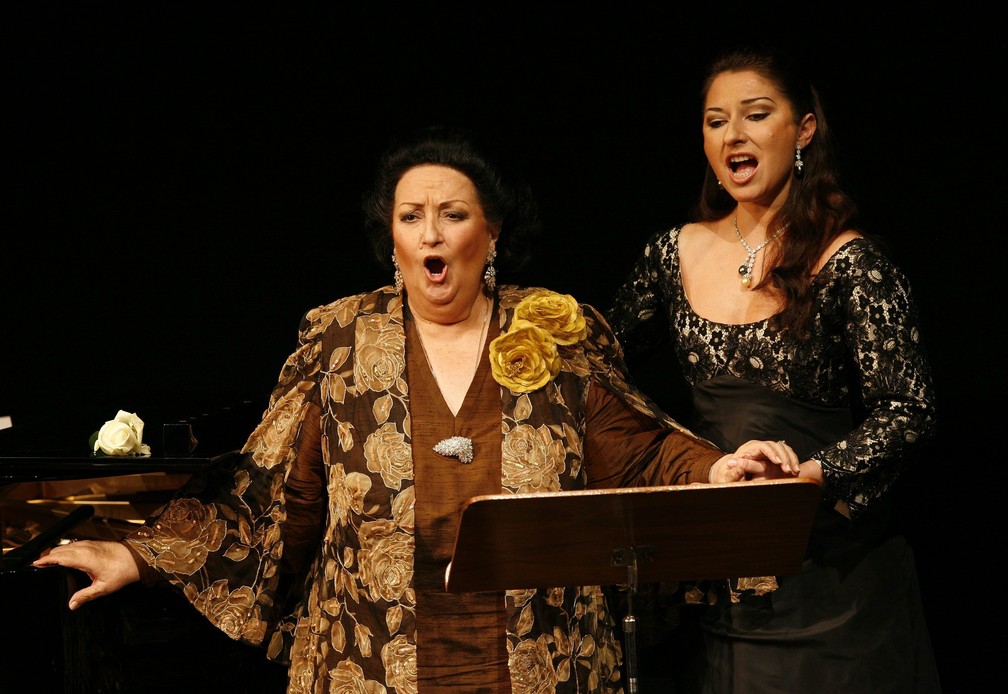 Foto de 17 de novembro de 2006 mostra a soprano espanhola Montserrat Caballe (Ã  esquerda) durante apresentaÃ§Ã£o com a sua filha, Montserrat Marti, no aniversÃ¡rio de seus 50 anos de palco, comemorados em Basel, na SuÃ­Ã§a â Foto: Georgios Kefalas/Keystone via AP