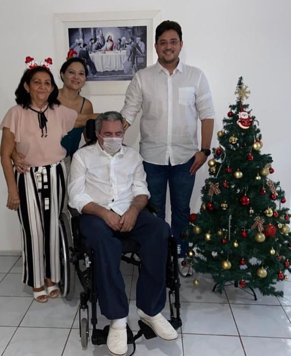 Dia dos pais: filhos cuidam de idoso com síndrome não identificada em Teresina — Foto: Arquivo pessoal