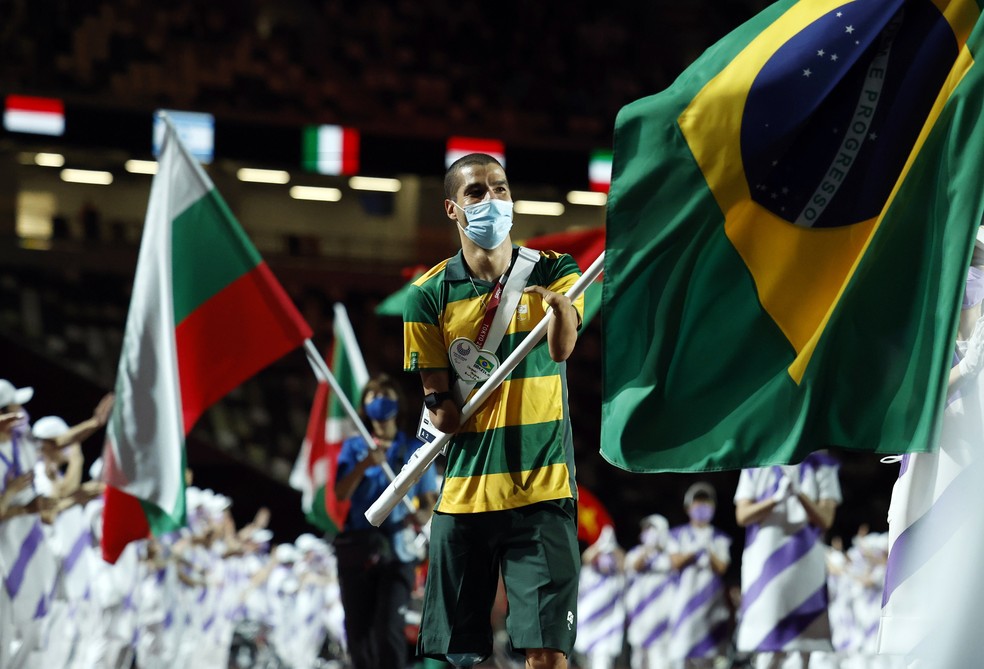 Daniel Dias na cerimônia de encerramento das Olimpíadas de Tóquio — Foto: REUTERS/Issei Kato