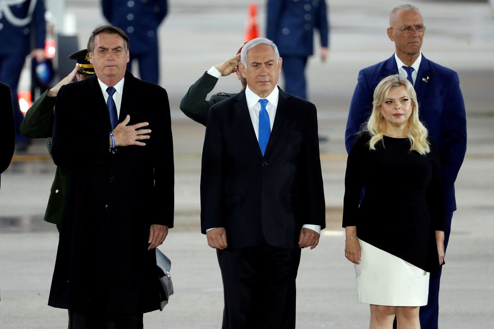 Bolsonaro é recebido em Tel Aviv pelo premiê israelense Benjamin Netanyahu — Foto: REUTERS/Ronen Zvulun
