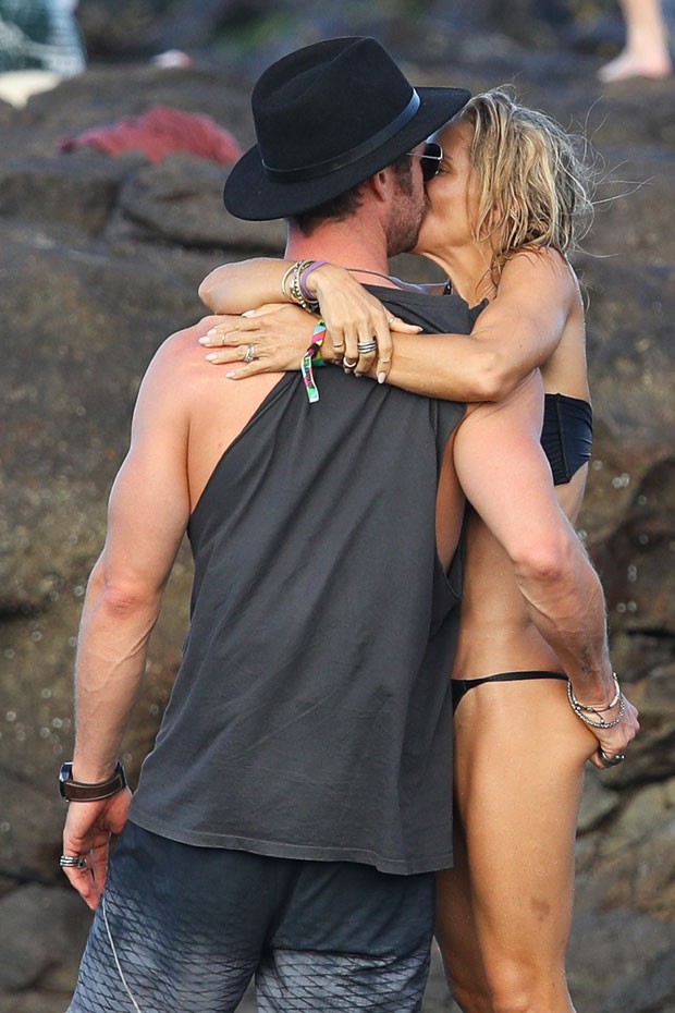 Chris Hemsworth e a mulher, Elsa Pataky: beijaço  (Foto: Grosby Group)