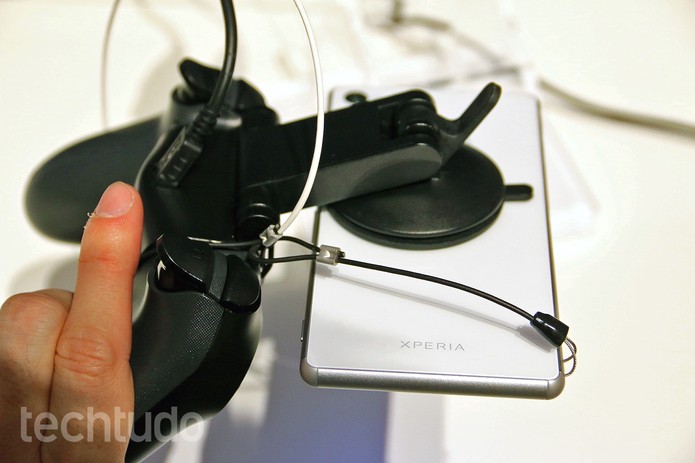 É possível jogar PS4 no Xperia Z3 (Foto: Fabrício Vitorino/TechTudo) É possível jogar PS4 no Xperia Z3 (Foto: Fabrício Vitorino/TechTudo)