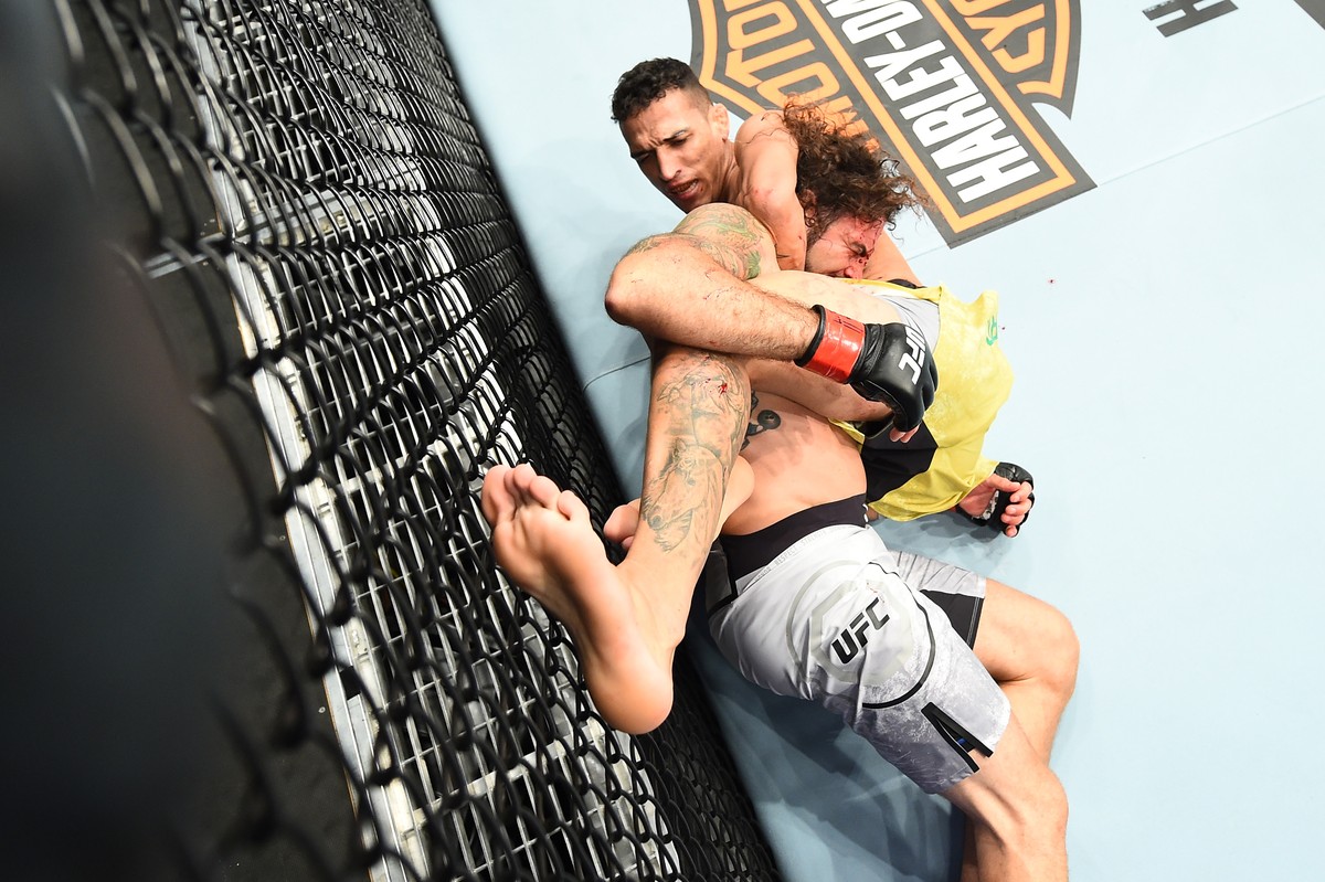 Charles Do Bronx iguala recorde de Royce Gracie e finaliza Clay Guida em  Chicago, combate