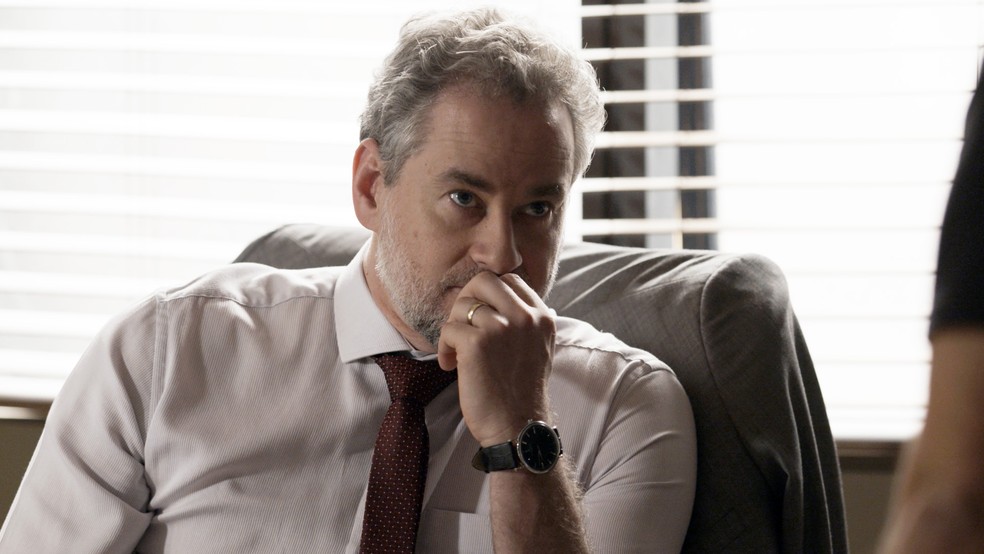 Desesperado, ele pede ajuda aos filhos: “Que estejam lá em casa. Que apoiem a mãe de vocês e a mim!”  (Foto: TV GLOBO)