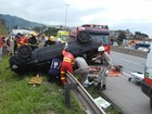 Carro capota e motorista fica ferido na BR-262 em Viana, no ES