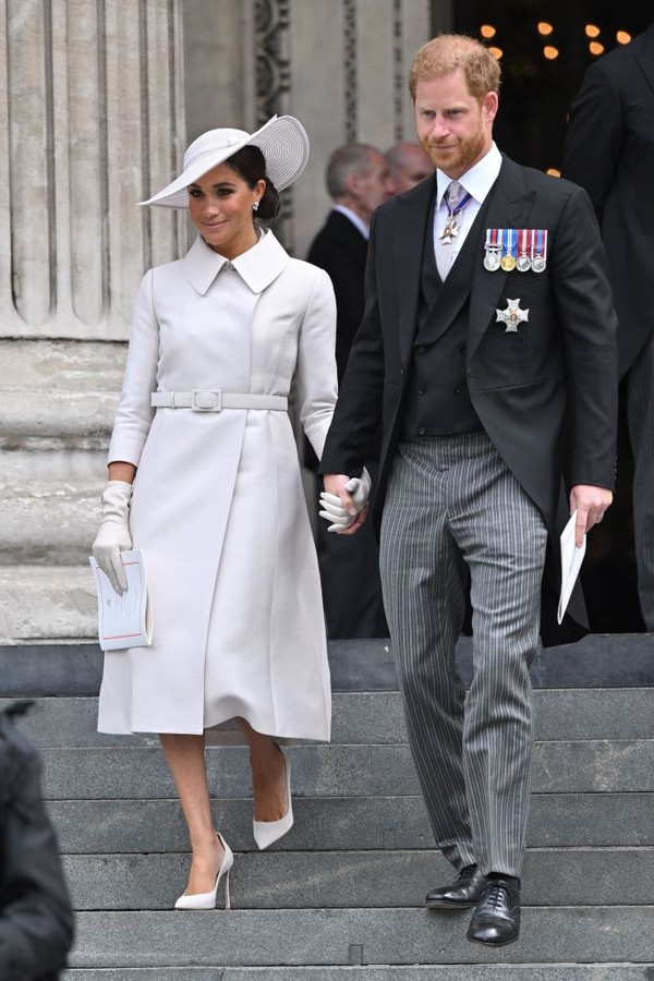 LONDON, ENGLAND - JUNE 03: Prince Harry, Duke of Sussex and Meghan, Duchess of Sussex depart after the National Service of Thanksgiving at St Paul’s Cathedral on June 03, 2022 in London, England. The Platinum Jubilee of Elizabeth II is being celebrated fr (Foto: WireImage,)