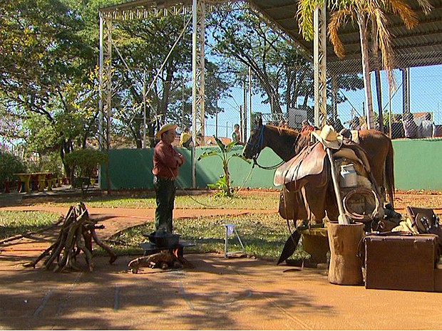 G1 - 'Queima do Alho' resgata tradição do tropeiro na Festa do