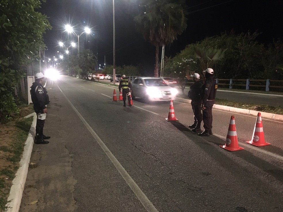 Fiscalização da Operação Lei Seca aconteceu entre o sábado (18) e a madrugada deste domingo (19) na Grande Natal — Foto: PMRN/Cedida
