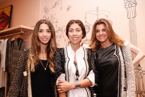 Helena Camargo, Carol Bassi e Andrea Camargo 