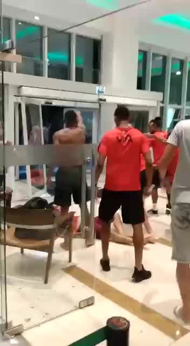 Jogadores do Campinense agridem torcedor que invadiu hotel em Natal