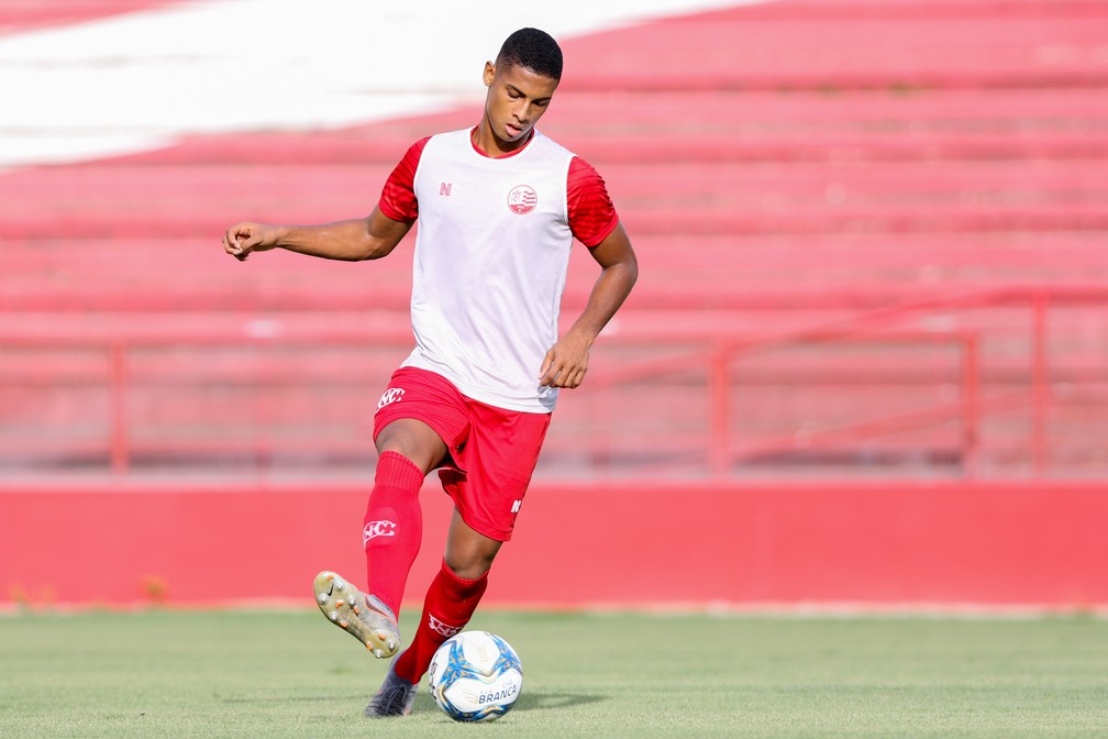 Corinthians acerta a contratação de zagueiro do Náutico para o time sub-20