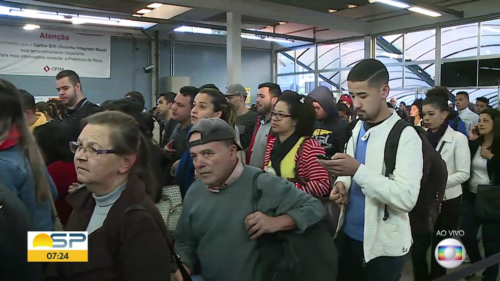 Passageiros encontram filas em estações da CPTM (Foto: Reprodução/TV Globo)