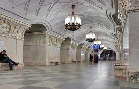 Prospekt Mira Station, em Moscou, na Rússia. Projeto de Vladimir Gelfreykh