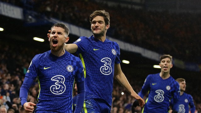 Jorginho comemora o gol com Marcos Alonso em Chelsea x Leeds