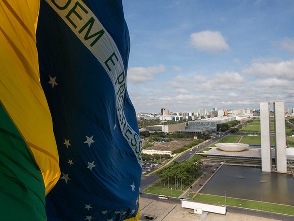 Espelhos d'água na Esplanada dos Ministérios, na área central de Brasília (Foto: Ueslei Marcelino/Reuters)