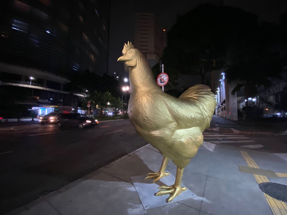 'Galinha de Ouro' instalada no Centro de São Paulo — Foto: Celso Tavares/g1