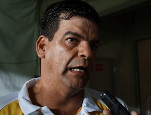 Moacir Júnior, técnico do ABC (Foto: Augusto Gomes/GloboEsporte.com)